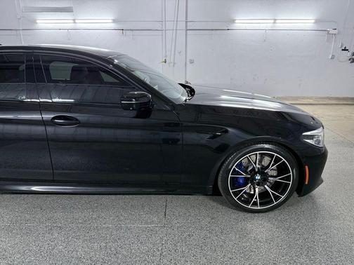 Black Sapphire Metallic 2019 BMW M5 Competition