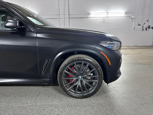 Black 2022 BMW X5 xDrive40i
