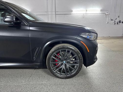 Black 2022 BMW X5 xDrive40i
