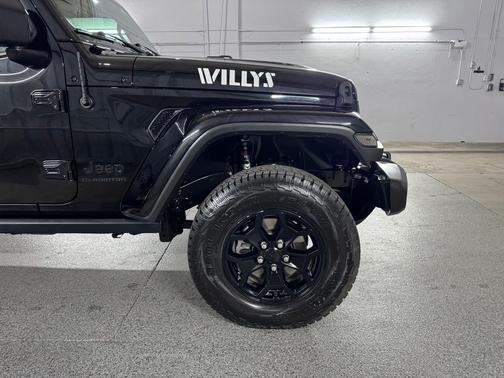 Black Clearcoat 2022 Jeep Gladiator Willys