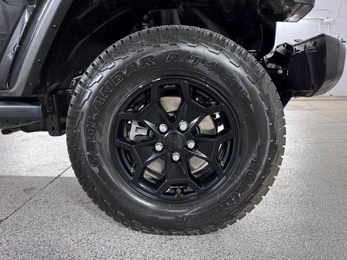 Black Clearcoat 2022 Jeep Gladiator Willys