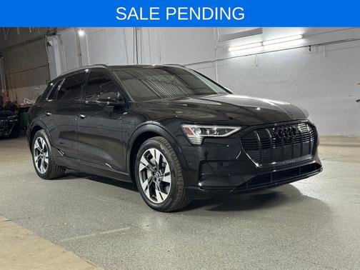 Mythos Black Metallic 2021 Audi e-tron Premium