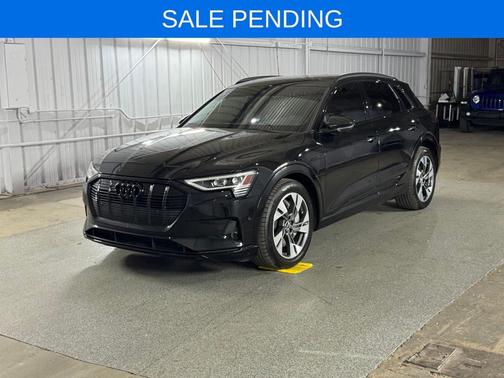 Mythos Black Metallic 2021 Audi e-tron Premium
