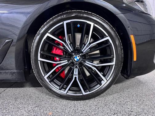 Black Sapphire Metallic 2023 BMW 540 i xDrive