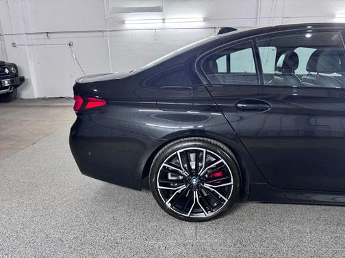 Black Sapphire Metallic 2023 BMW 540 i xDrive