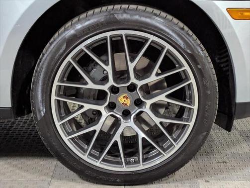 2021 Porsche Macan Base
