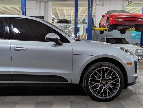 2021 Porsche Macan Base