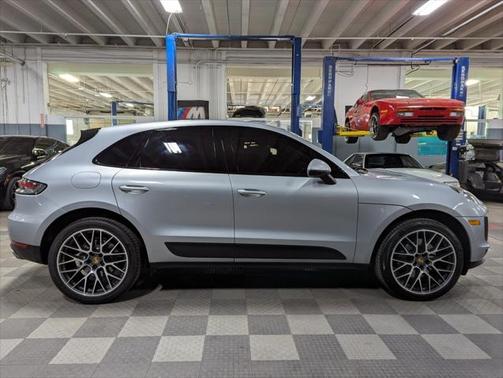 2021 Porsche Macan Base