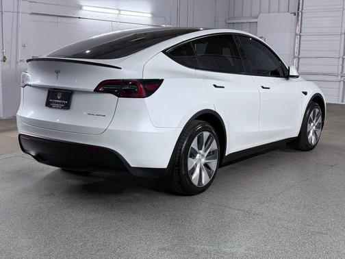 Pearl White Multi-Coat 2024 Tesla Model Y Long Range Dual Motor All-Wheel Drive