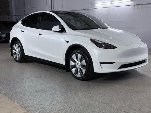 Pearl White Multi-Coat 2024 Tesla Model Y Long Range Dual Motor All-Wheel Drive