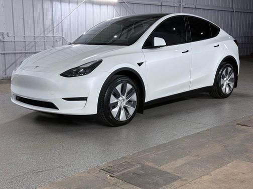 Pearl White Multi-Coat 2024 Tesla Model Y Long Range Dual Motor All-Wheel Drive