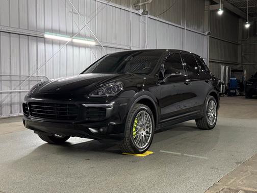 Black 2016 Porsche Cayenne Cayenne