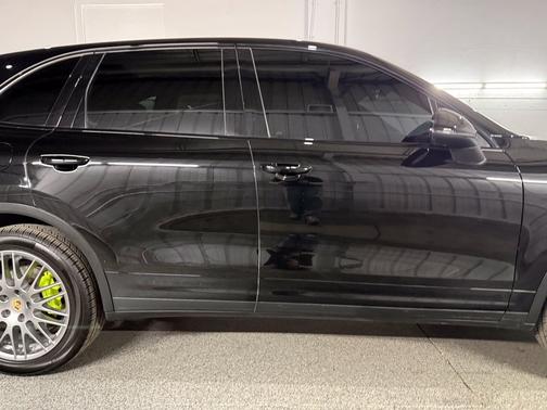 Black 2016 Porsche Cayenne Cayenne