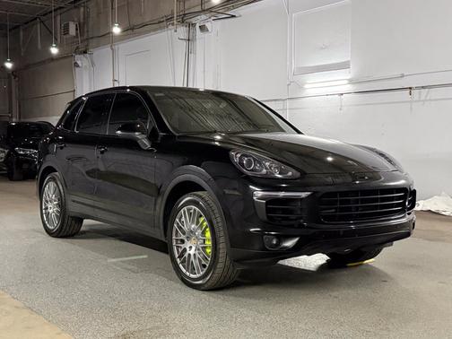 Black 2016 Porsche Cayenne Cayenne