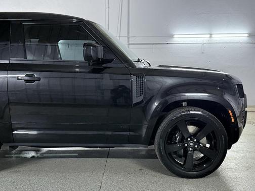 2024 Land Rover Defender V8