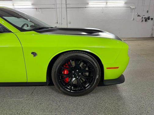 Sublime Pearl Coat 2015 Dodge Challenger SRT Hellcat