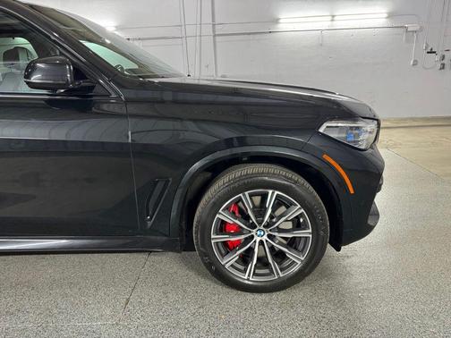 Black Sapphire Metallic 2023 BMW X5 M50i