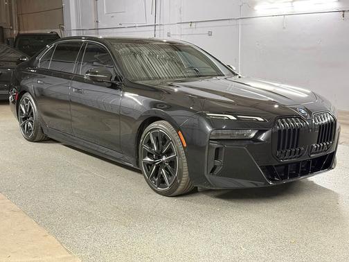 Black Sapphire Metallic 2023 BMW i7 xDrive60