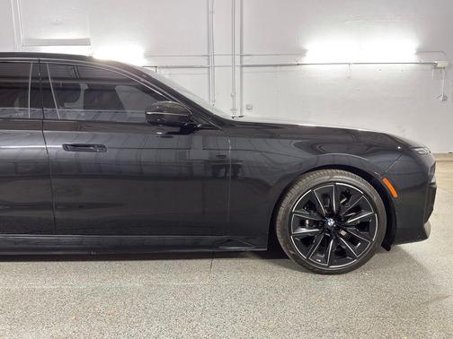 Black Sapphire Metallic 2023 BMW i7 xDrive60