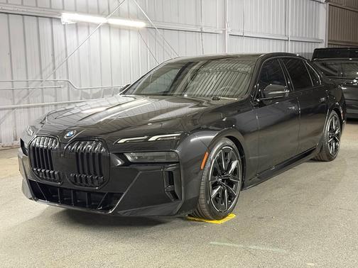 Black Sapphire Metallic 2023 BMW i7 xDrive60