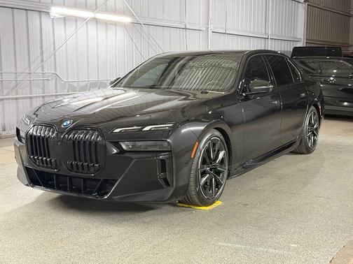 Black Sapphire Metallic 2023 BMW i7 xDrive60