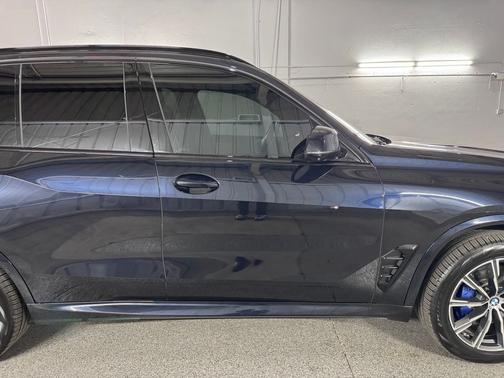 Carbon Black Metallic 2024 BMW X5 xDrive40i