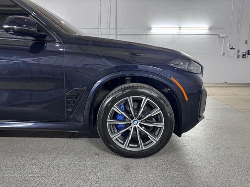 Carbon Black Metallic 2024 BMW X5 xDrive40i