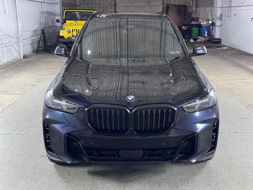 Carbon Black Metallic 2024 BMW X5 xDrive40i