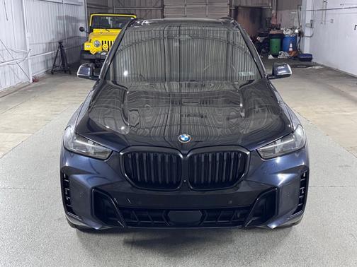 Carbon Black Metallic 2024 BMW X5 xDrive40i
