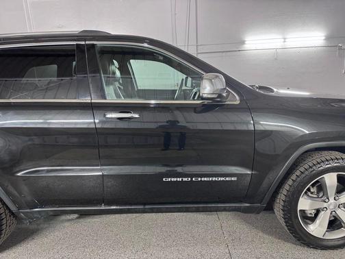 Brilliant Black Crystal Pearlcoat 2016 Jeep Grand Cherokee Limited