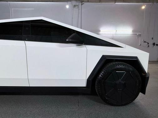 2025 Tesla Cybertruck Cyberbeast