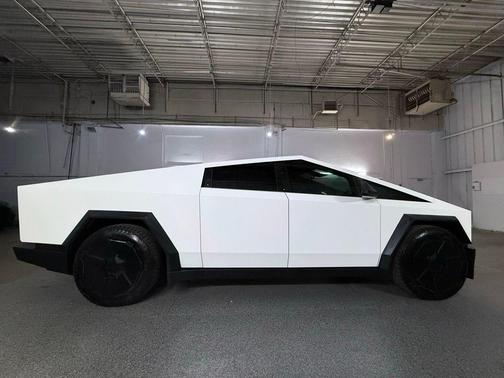 2025 Tesla Cybertruck Cyberbeast