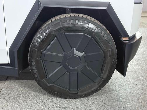 2025 Tesla Cybertruck Cyberbeast