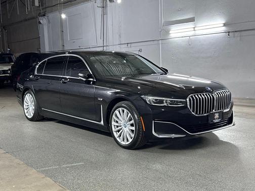 Black Sapphire Metallic 2022 BMW 745e xDrive