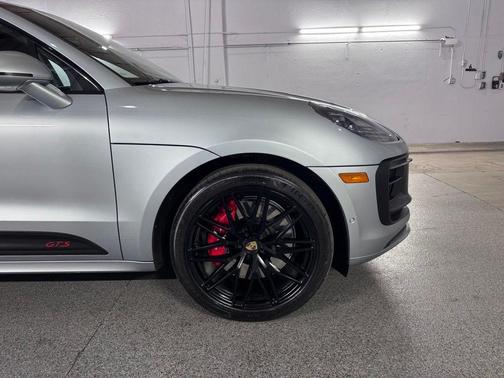 Dolomite Silver Metallic 2022 Porsche Macan GTS