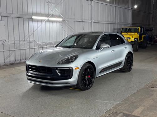 Dolomite Silver Metallic 2022 Porsche Macan GTS