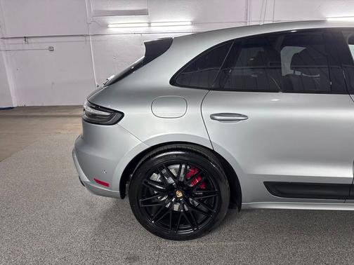 Dolomite Silver Metallic 2022 Porsche Macan GTS