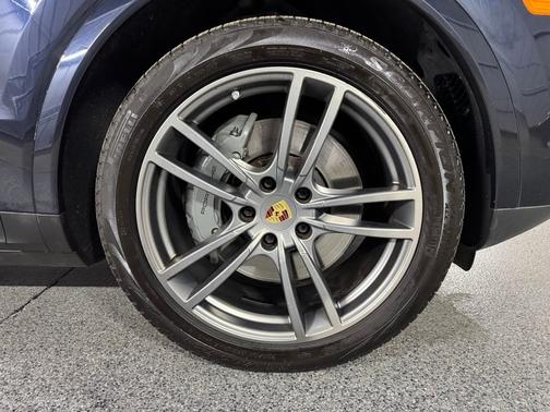 Moonlight Blue Metallic 2022 Porsche Cayenne S