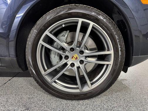 Moonlight Blue Metallic 2022 Porsche Cayenne S