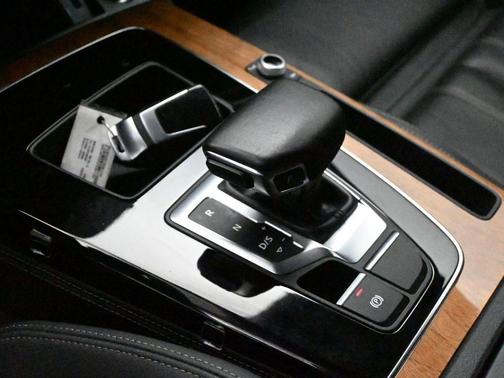 2022 Audi Q5 45 S line Prestige