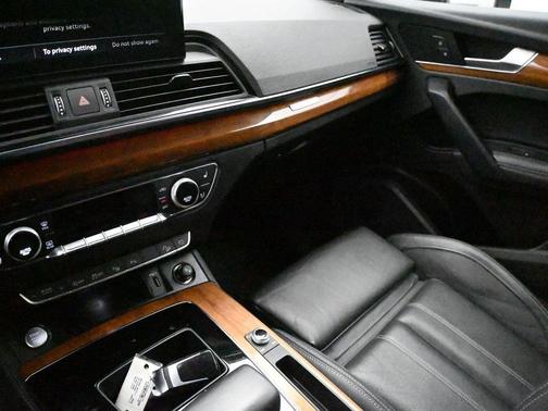 2022 Audi Q5 45 S line Prestige