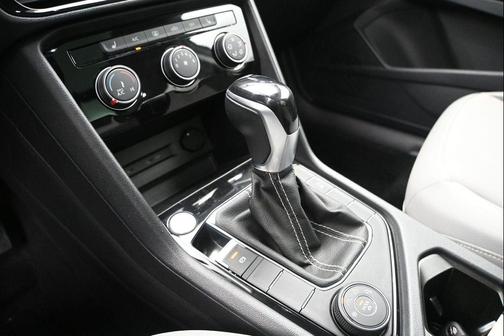 Pure White 2023 Volkswagen Taos 1.5T SE