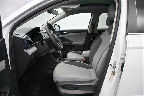 Pure White 2023 Volkswagen Taos 1.5T SE