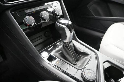 Pure White 2023 Volkswagen Taos 1.5T SE