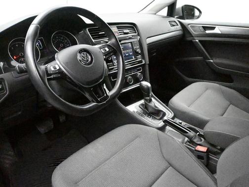 2018 Volkswagen Golf TSI S