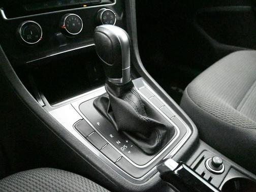 2018 Volkswagen Golf TSI S