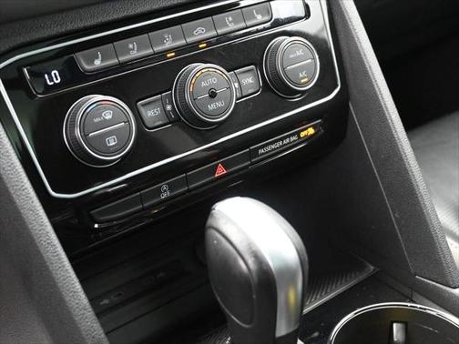 2022 Volkswagen Atlas 3.6L SEL Premium