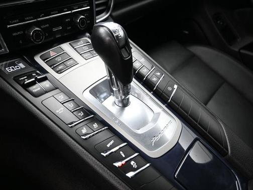 2016 Porsche Panamera 4