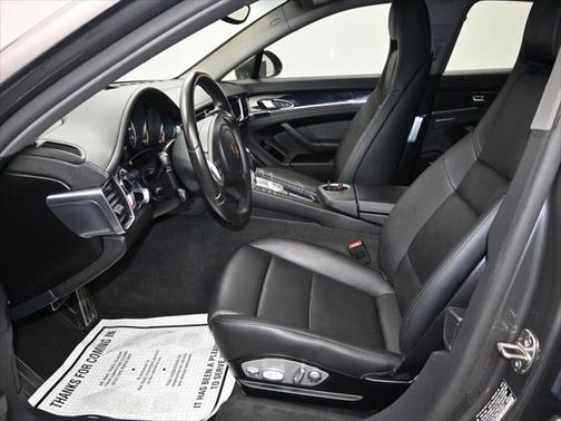 2016 Porsche Panamera 4