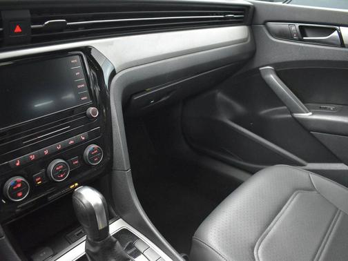 2022 Volkswagen Passat 2.0T SE